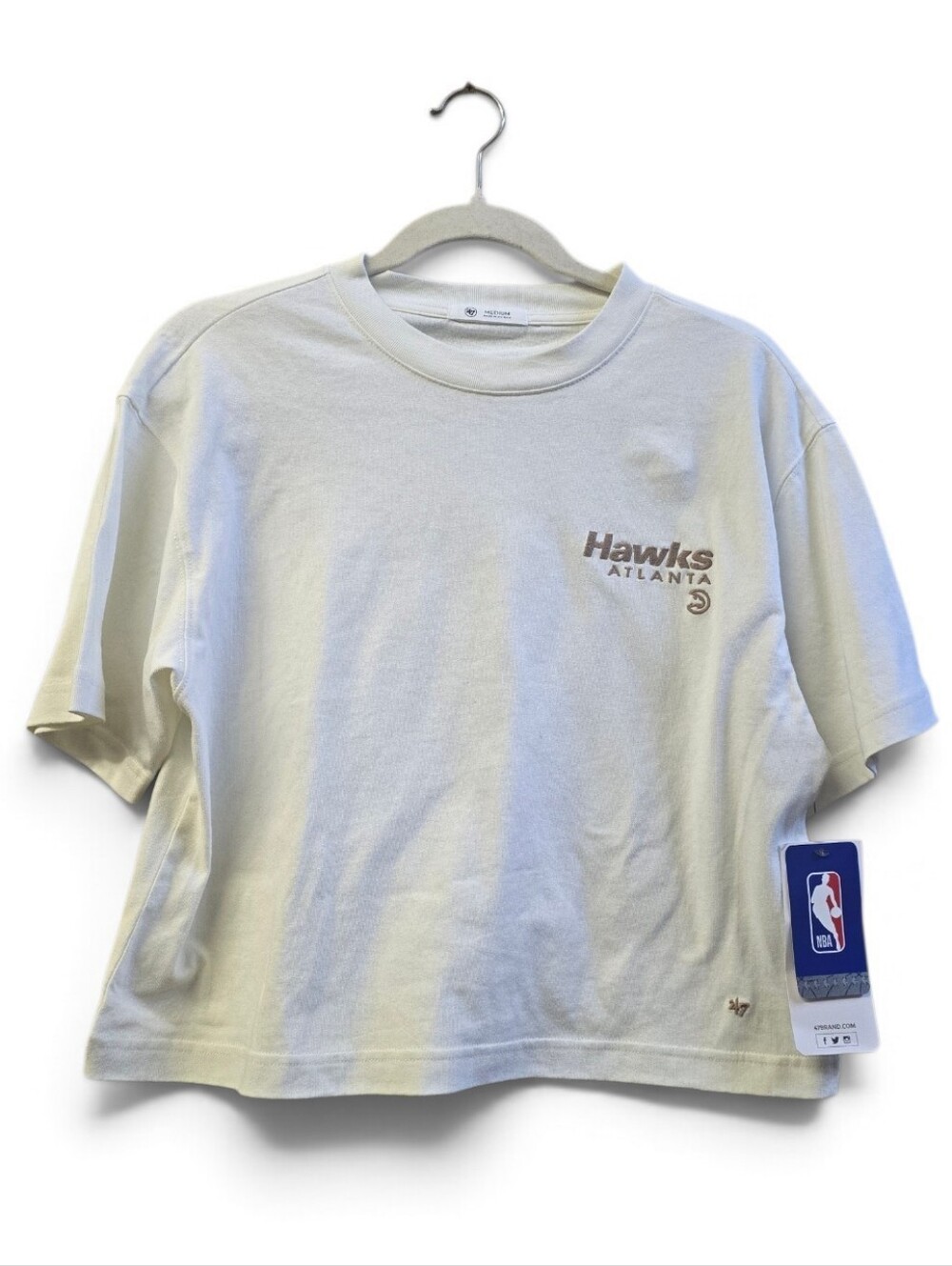 NWT 47 Brand Atlanta Hawks Cropped Graphic T-Shirt Medium Cream Off-White